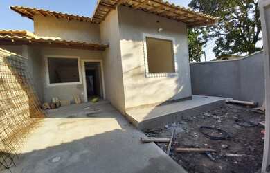 Imagem: A casa possui 2 Dormitórios, 1 Banheiro, 1 Vaga na garagem