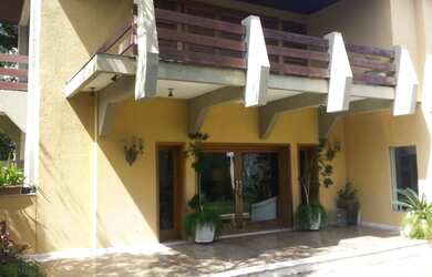 Imagem: A casa em condomínio à venda possui 5 Dormitórios, 5 Banheiros