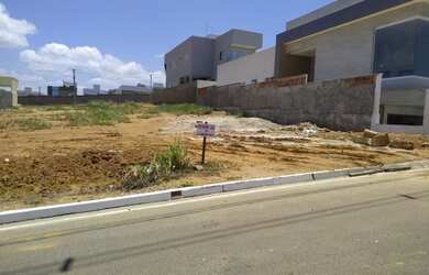 Imagem: O terreno possui 255m² de Área e está localizado em Parque