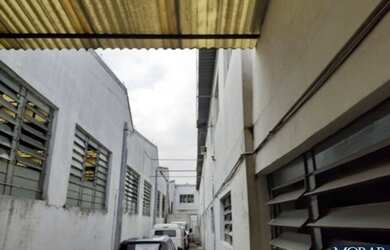 Imagem: O depósito possui 5 Vagas na garagem, 3.800m² de Área e