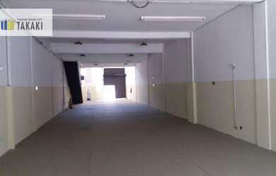 Imagem: O depósito possui 5 Vagas na garagem e 800m² de Área e está