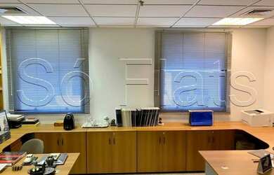 Imagem: O depósito possui 1 Vaga na garagem, 32m² de Área e está