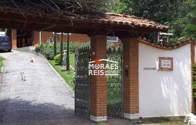 Imagem: A casa possui 4 Dormitórios, 3 Banheiros, 5 Vagas na garagem