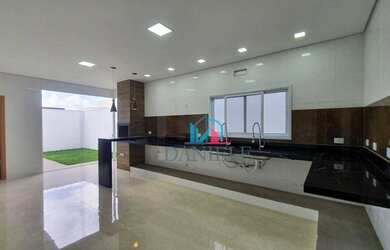 Imagem: A casa em condomínio possui 3 Dormitórios, 3 Banheiros, 4