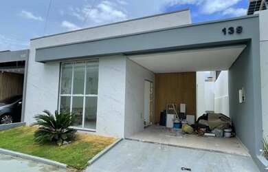 Imagem: A casa em condomínio possui 3 Dormitórios, 3 Banheiros, 130m²