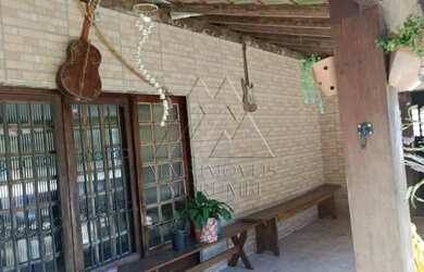 Imagem: A casa possui 3 Dormitórios, 3 Banheiros, 5 Vagas na garagem