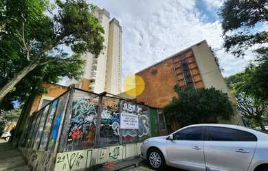 Imagem: O depósito possui 3 Vagas na garagem, 337m² de Área e está