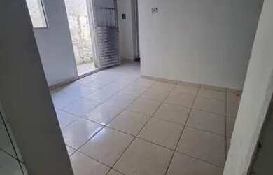 Imagem: A casa possui 1 Dormitório e 1 Banheiro e está localizado