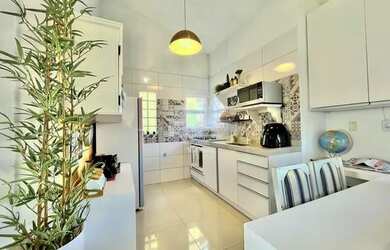 Imagem: A casa possui 2 Dormitórios, 1 Banheiro, 1 Vaga na garagem