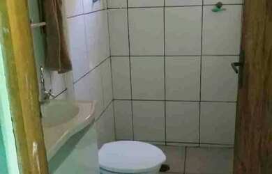 Imagem: A casa possui 2 Dormitórios, 2 Banheiros, 1 Vaga na garagem