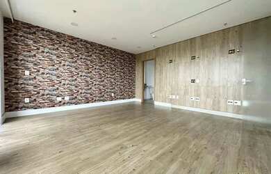 Imagem: O depósito possui 3 Vagas na garagem e 117m² de Área e está