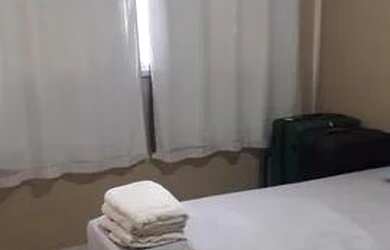 Imagem: O apartamento possui 3 Dormitórios, 1 Banheiro, 1 Vaga na garagem