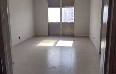 Imagem: O apartamento possui 3 Dormitórios, 1 Banheiro, 2 Vagas na