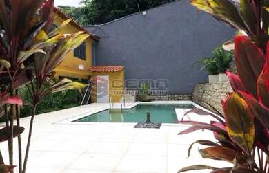 Imagem: A casa para alugar possui 5 Dormitórios, 5 Banheiros, 5 Vagas