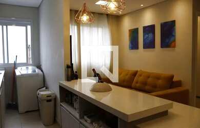 Imagem: O apartamento possui 2 Dormitórios, 1 Banheiro, 1 Vaga na garagem