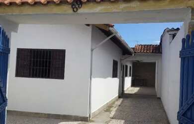 Imagem: A casa possui 2 Dormitórios, 2 Banheiros e está localizado