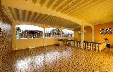 Imagem: A casa possui 3 Dormitórios, 2 Banheiros, 2 Vagas na garagem