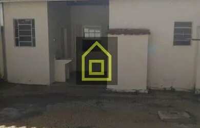 Imagem: A casa possui 2 Dormitórios, 1 Banheiro, 2 Vagas na garagem