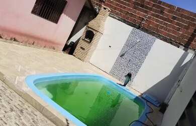 Imagem: A casa possui 2 Dormitórios, 2 Banheiros, 2 Vagas na garagem