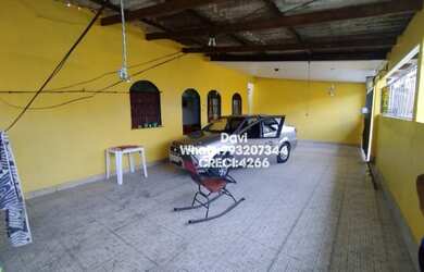 Imagem: A casa possui 3 Dormitórios, 2 Banheiros, 3 Vagas na garagem