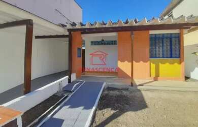 Imagem: A casa possui 2 Dormitórios, 2 Banheiros, 2 Vagas na garagem