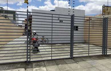 Imagem: O apartamento possui 2 Dormitórios, 1 Banheiro e 1 Vaga na