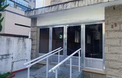 Imagem: A casa possui 4 Dormitórios, 5 Banheiros, 2 Vagas na garagem