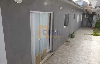 Imagem: A casa possui 2 Dormitórios, 3 Banheiros, 2 Vagas na garagem