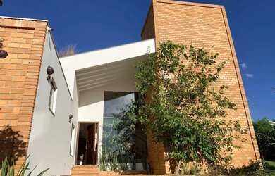 Imagem: A casa em condomínio possui 3 Dormitórios, 4 Banheiros, 4