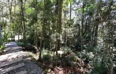 Imagem: O terreno possui 814-0m² de Área e está localizado em Luiza