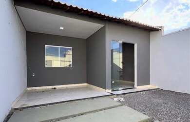 Imagem: A casa possui 2 Dormitórios, 1 Banheiro, 2 Vagas na garagem