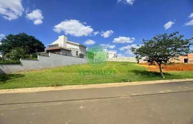 Imagem: O terreno possui 675m² de Área e está localizado em Porto