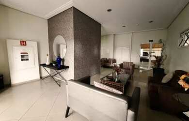 Imagem: O apartamento possui 3 Dormitórios, 2 Banheiros, 2 Vagas na