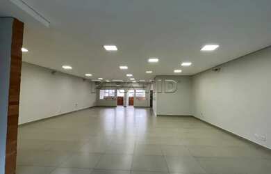 Imagem: O depósito possui 5 Vagas na garagem e 446m² de Área e está