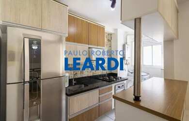 Imagem: O apartamento possui 2 Dormitórios, 1 Banheiro, 1 Vaga na garagem