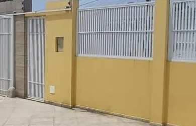 Imagem: A casa possui 3 Dormitórios, 3 Banheiros, 2 Vagas na garagem