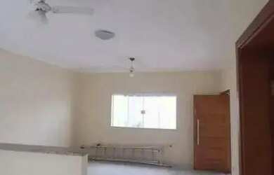 Imagem: A casa à venda possui 2 Dormitórios e 1 Banheiro e está localizado