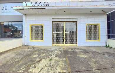 Imagem: O depósito à venda possui 4 Vagas na garagem e 210m² de Área