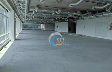 Imagem: O depósito possui 5 Vagas na garagem, 610m² de Área e está