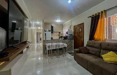 Imagem: A casa possui 2 Dormitórios, 3 Banheiros, 2 Vagas na garagem