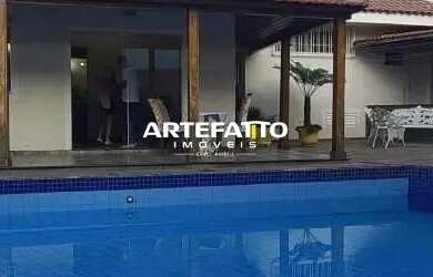 Imagem: A casa possui 3 Dormitórios, 5 Banheiros, 2 Vagas na garagem