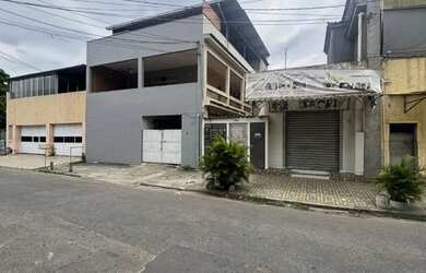 Imagem: A casa possui 2 Dormitórios, 2 Banheiros e 170m² de Área