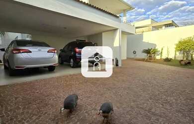 Imagem: A casa possui 3 Dormitórios, 5 Banheiros, 5 Vagas na garagem