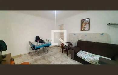 Imagem: A casa possui 3 Dormitórios, 2 Banheiros, 1 Vaga na garagem