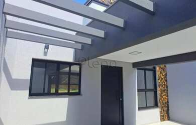 Imagem: A casa possui 3 Dormitórios, 1 Banheiro, 2 Vagas na garagem