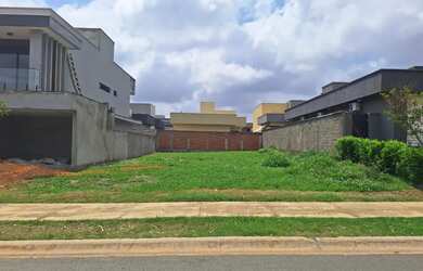 Imagem: O terreno possui 300m² de Área e está localizado em Parqville