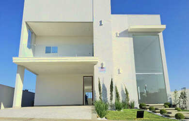 Imagem: A casa possui 4 Dormitórios e está localizado em Centro