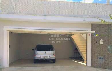 Imagem: A casa possui 3 Dormitórios, 3 Banheiros, 2 Vagas na garagem