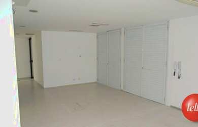 Imagem: O depósito possui 5 Vagas na garagem, 266m² de Área e está