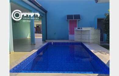 Imagem: A casa possui 2 Dormitórios, 2 Banheiros, 2 Vagas na garagem